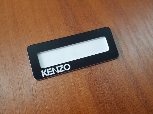 эксклюзивный бейдж с окном