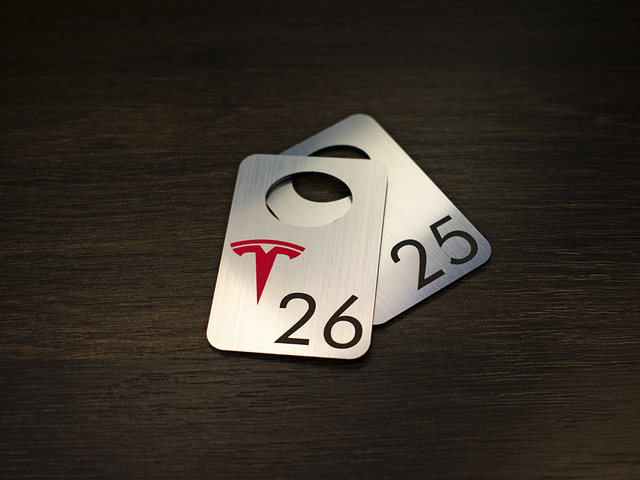 номерок пластиковый серебряный